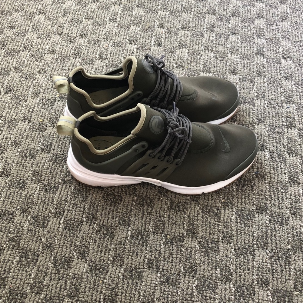Hunter green Nike Presto’s